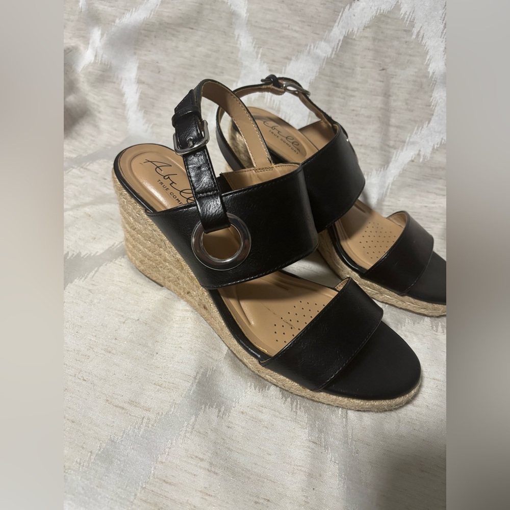 Abella True Comfort Black and Tan Wedge Sandals Sz 8